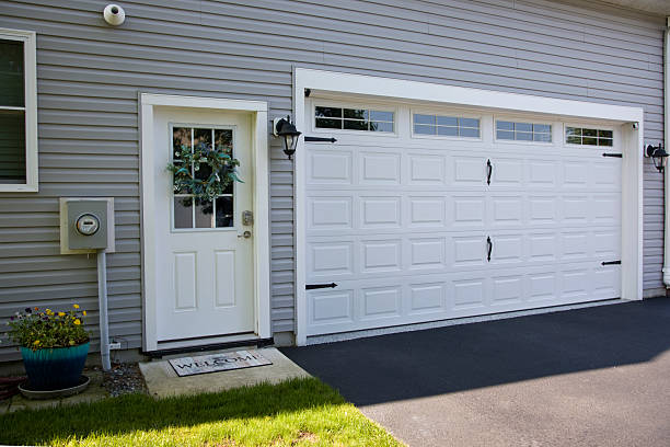 24/7 Emergency Garage Door Panel Replacement experts in Ossian, IN